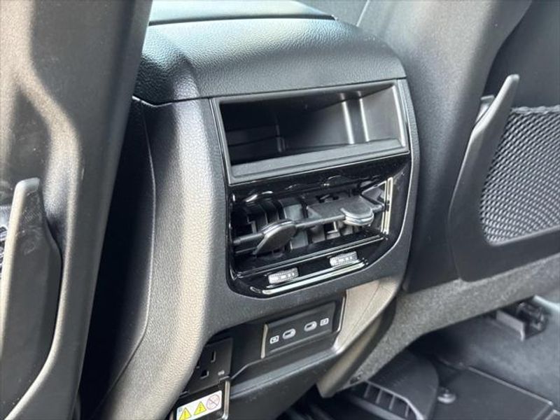 New 2026 Jeep Grand Cherokee Laredo Altitude 4x2