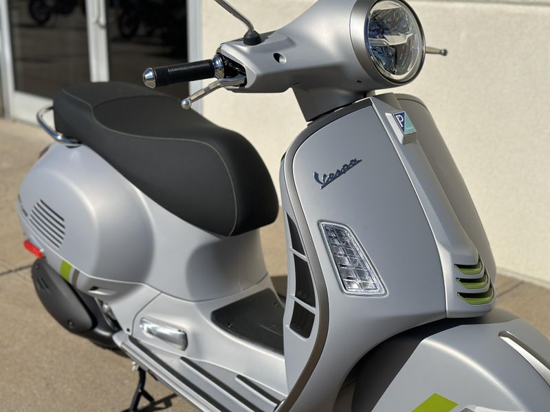 2024 Vespa GTS 300 SUPERTECH  in a GRIGIO ENT exterior color. Cross Country Powersports 732-491-2900 crosscountrypowersports.com 