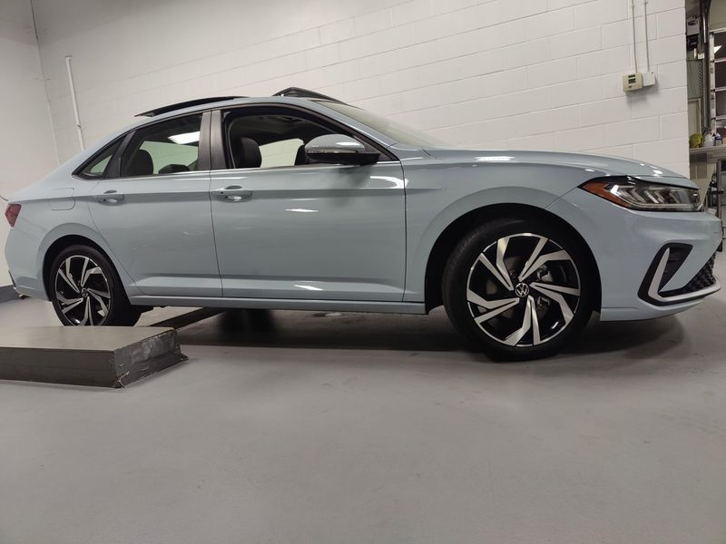 2025 Volkswagen Jetta SEL photo 3