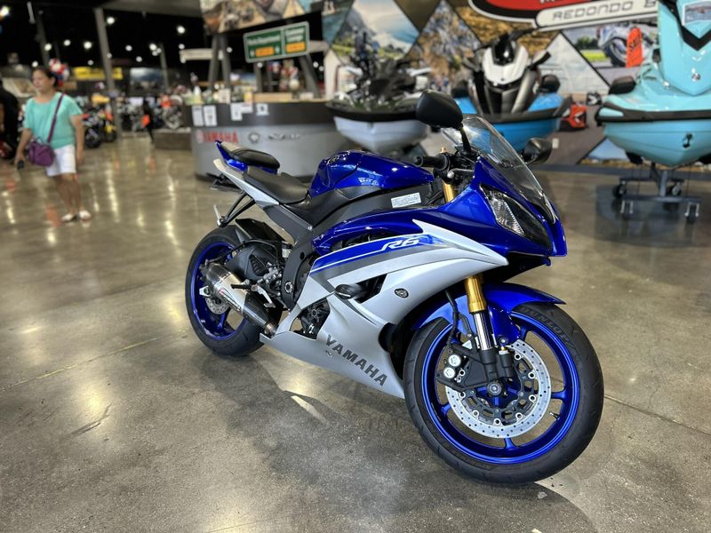 Used 2015 Yamaha YZF-R6 Image 1