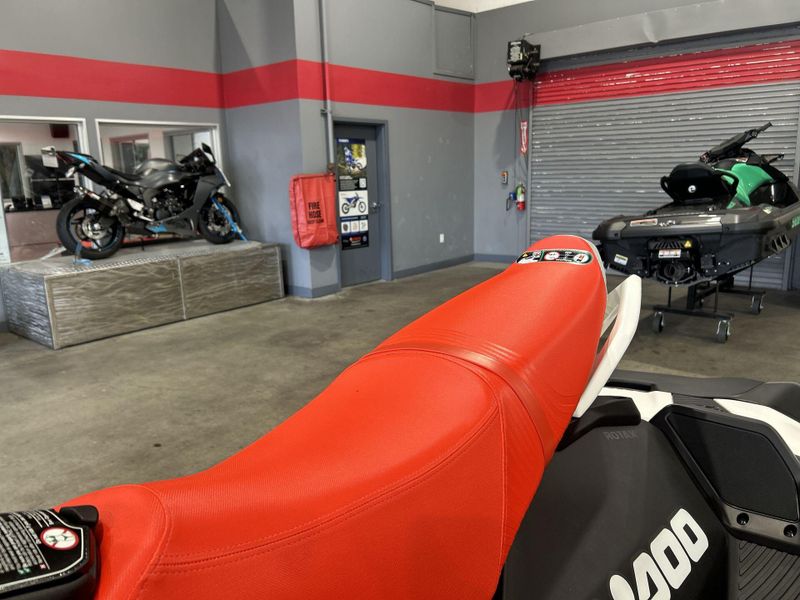 New 2026 Sea-Doo SPARK FOR 3 90 TRIXX (SOUND SYSTEM) Image 24