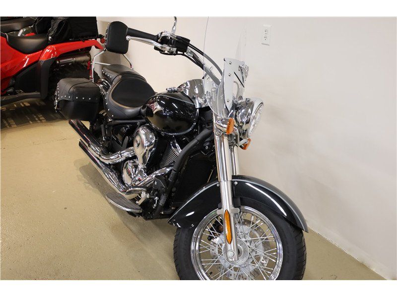 2021 Kawasaki Vulcan 900 in a Pearl Meteor exterior color. New England Powersports 978 338-8990 pixelmotiondemo.com 