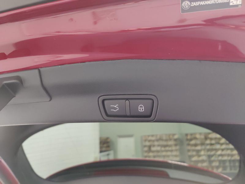 2024 Alfa Romeo Stelvio Sprint Q4 AWD w/SunroofImage 16
