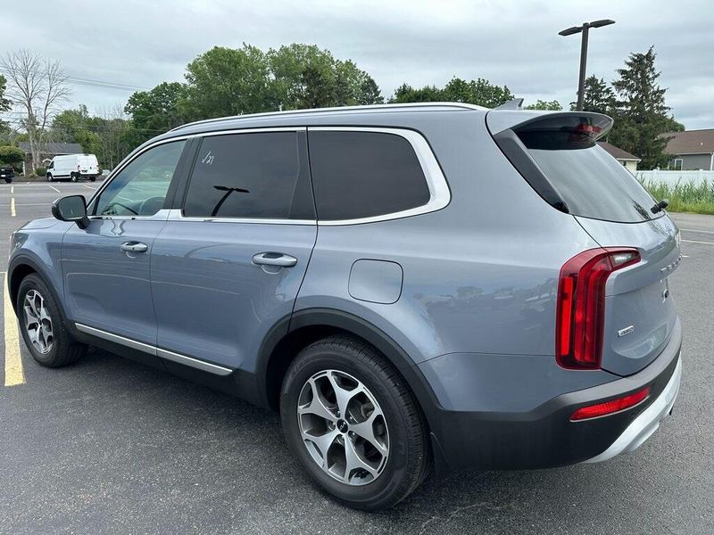 2022 Kia Telluride EX photo 16