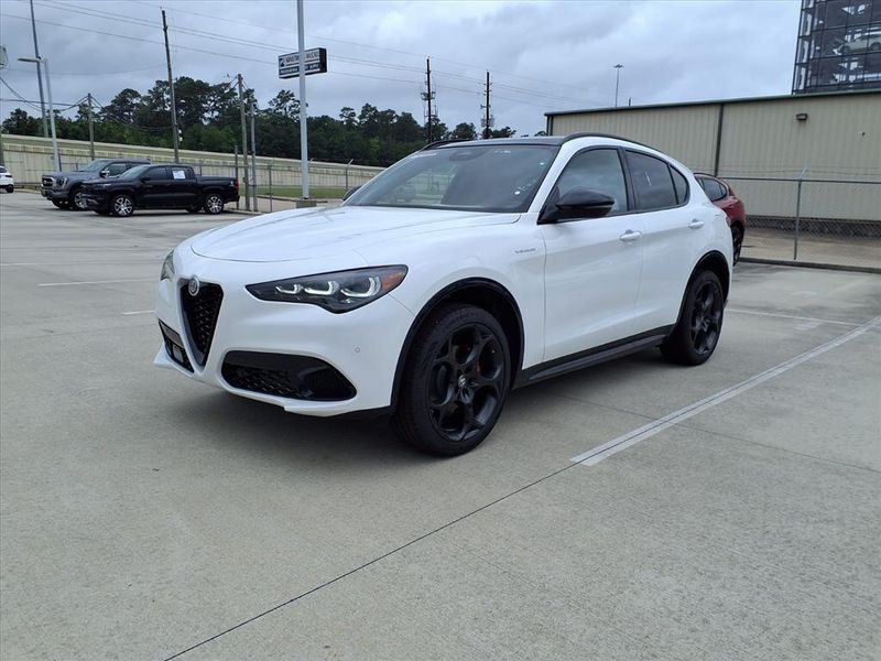 New 2026 Alfa Romeo Stelvio AwdImage 2