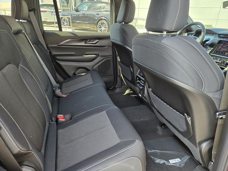 New 2026 Jeep Grand Cherokee Laredo X 4x2