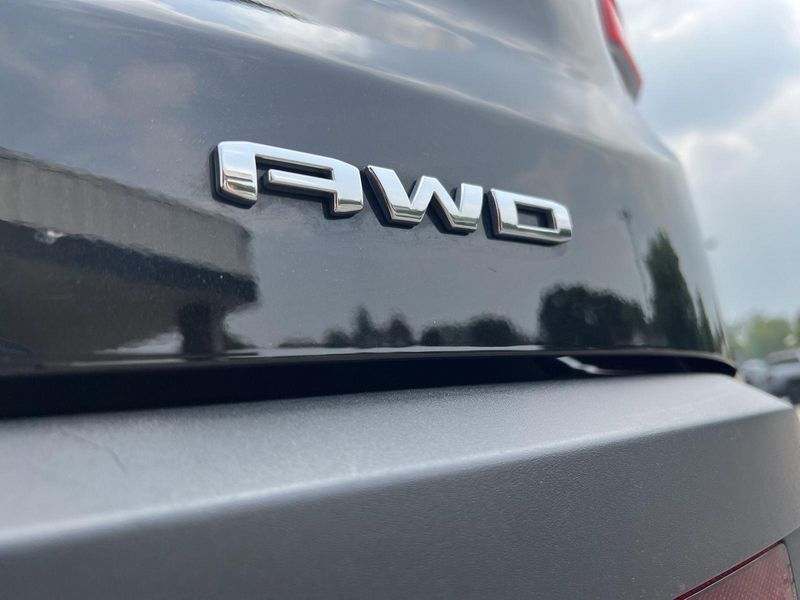 Used 2023 GMC Acadia SLE