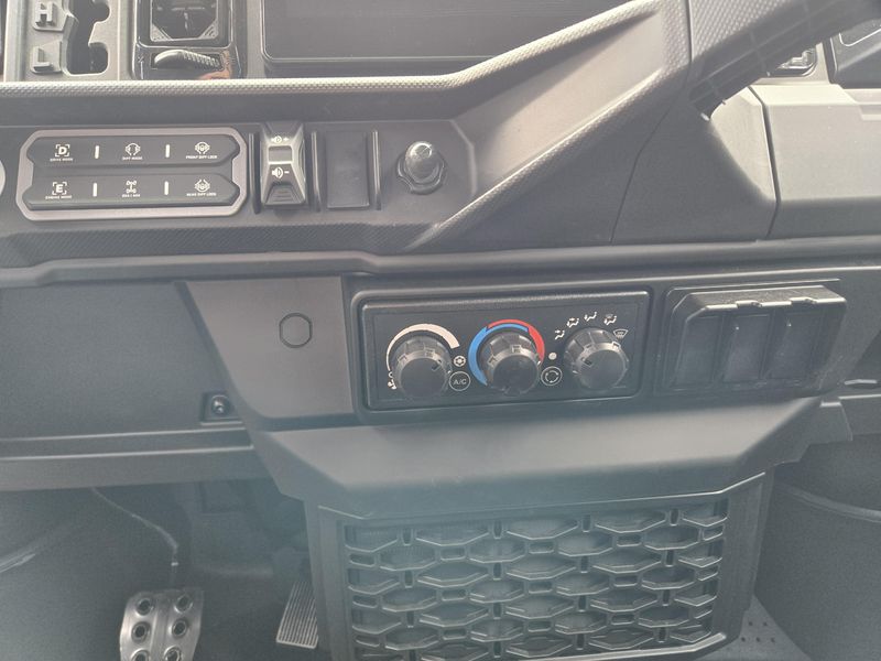 NEW 2026 CAN-AM DEFENDER MAX LIMITED CAB HD11 Image 16