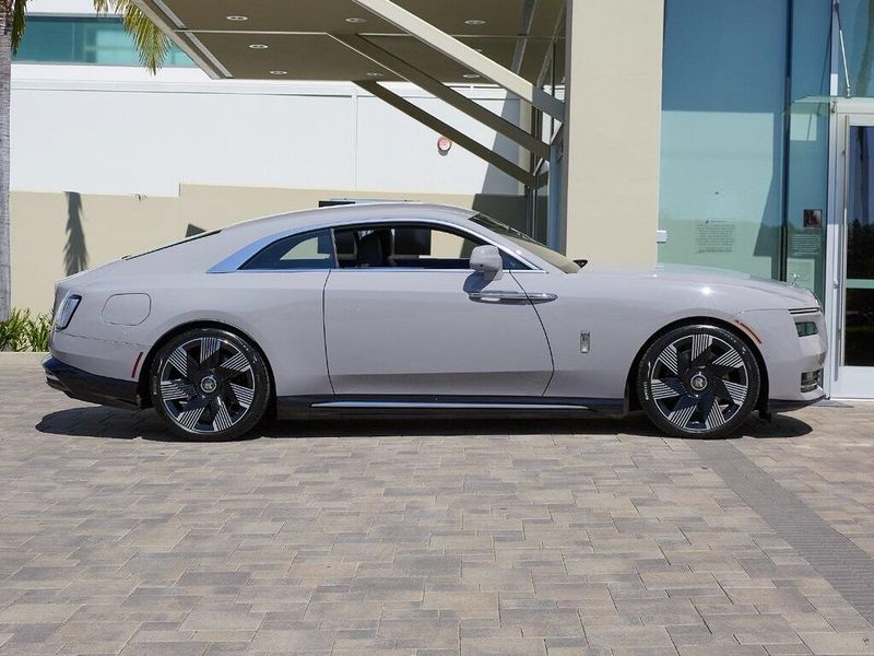 2025 Rolls-Royce Spectre Image 9