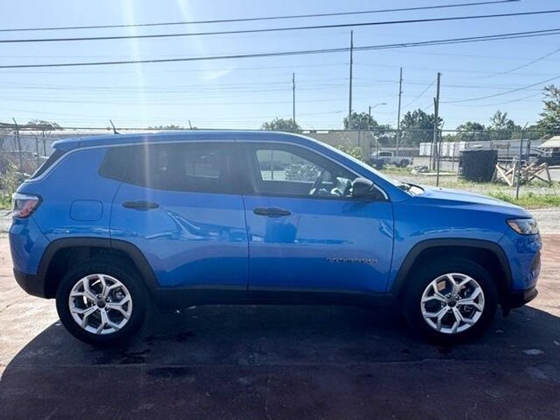 Used 2025 Jeep Compass SportImage 4