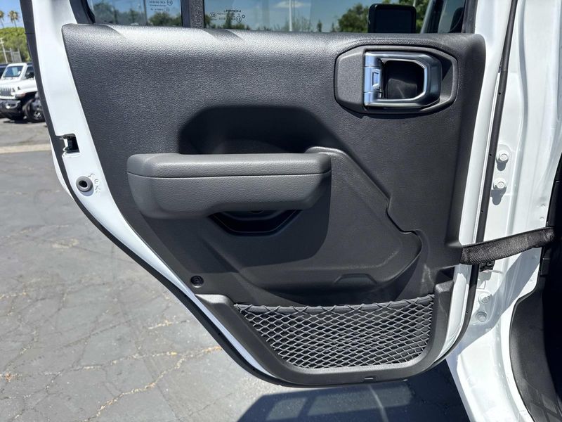 New 2026 Jeep Gladiator Sport S 4x4
