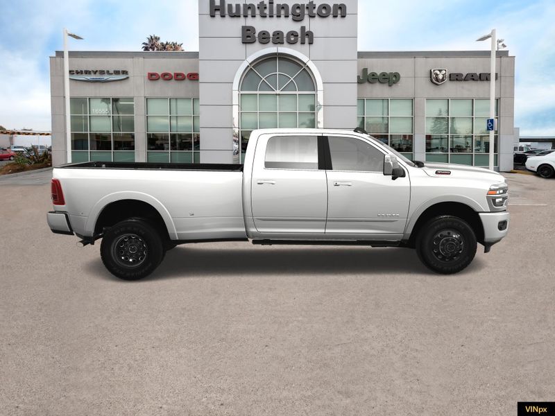2025 RAM 3500 Longhorn Crew Cab 4x4 DuallyImage 9