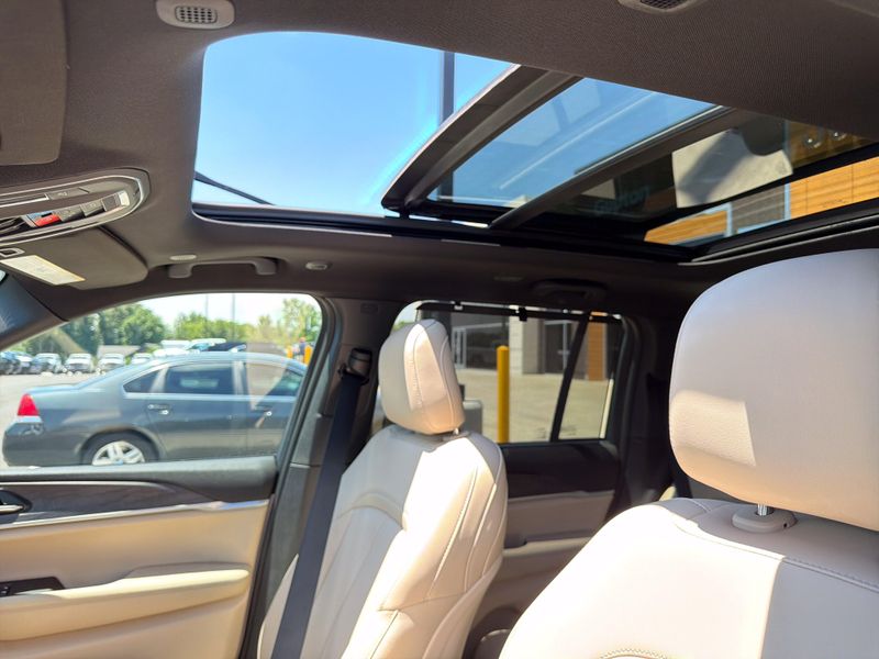 Used 2025 Jeep Grand Cherokee LimitedImage 40