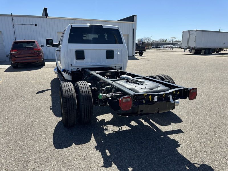 2024 RAM 3500 Tradesman Crew Cab Chassis 4x4 60