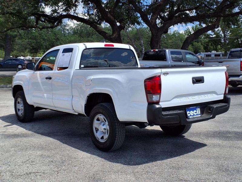 2022 Toyota Tacoma SR photo 16