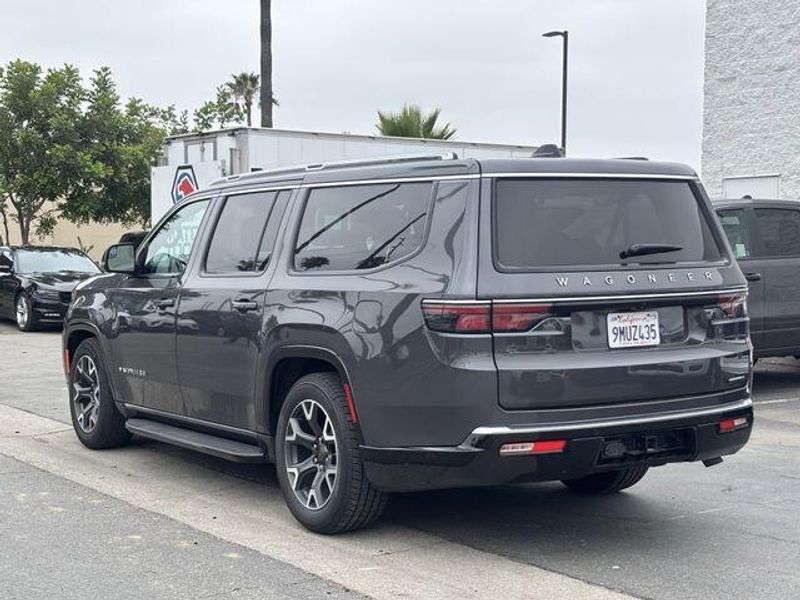 2024 Jeep Wagoneer L Series IIIImage 2