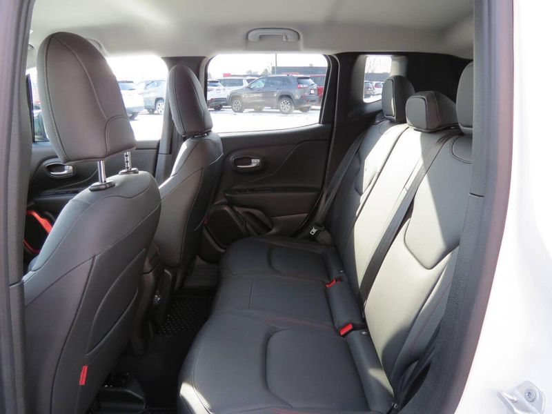 2023 Jeep Renegade Trailhawk 4x4 4dr SUVImage 26