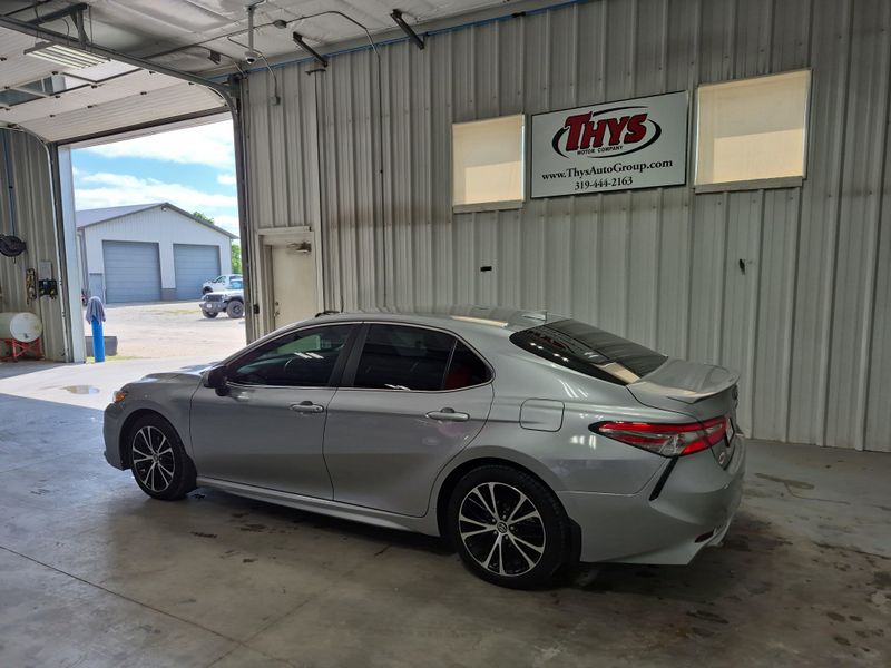 2019 Toyota Camry SEImage 18