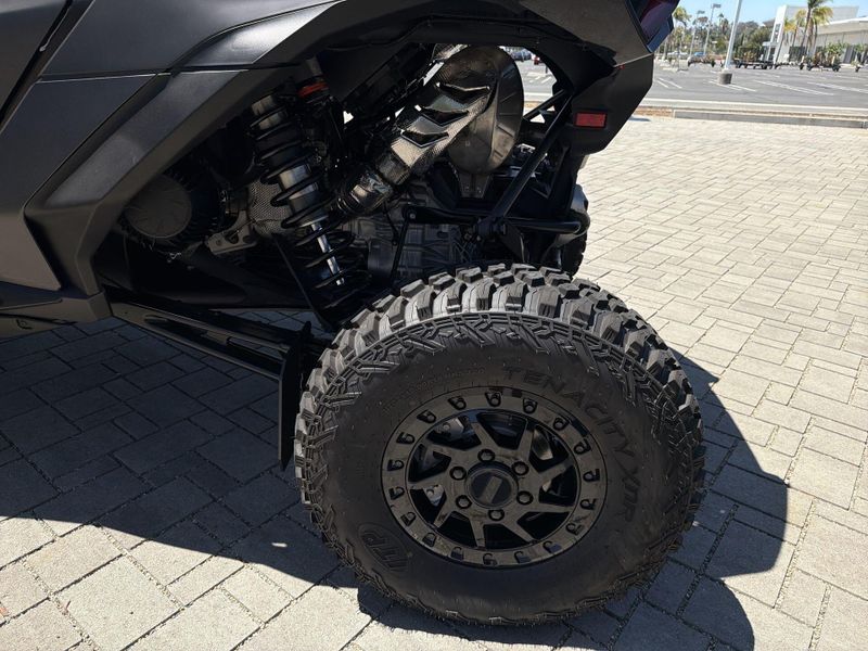 New 2026 Can-Am MAVERICK R MAX X RS 999T DCT Image 21