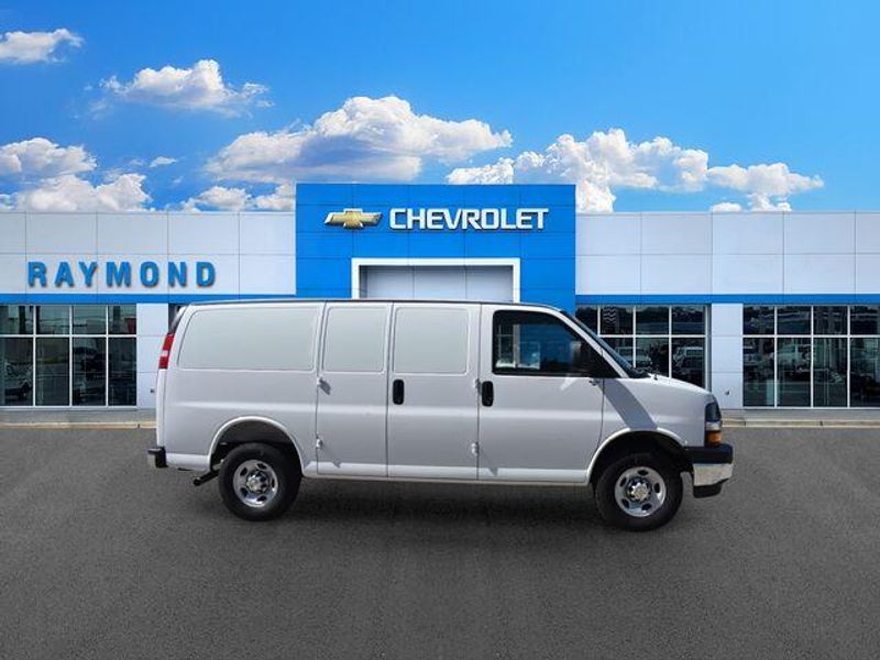 New 2025 Chevrolet Express 2500 Work VanImage 2