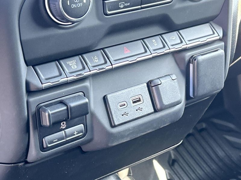 2024 Chevrolet Silverado 3500HD CC Work TruckImage 31