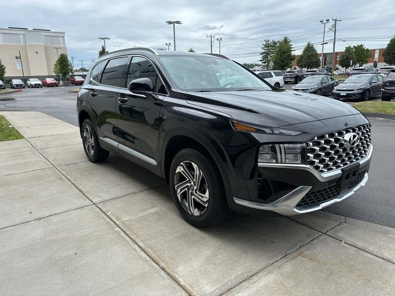 2022 Hyundai Santa Fe SELImage 3