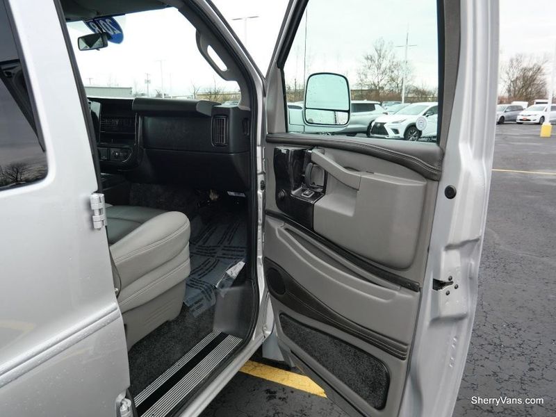 2018 Chevrolet Express 2500 Image 42