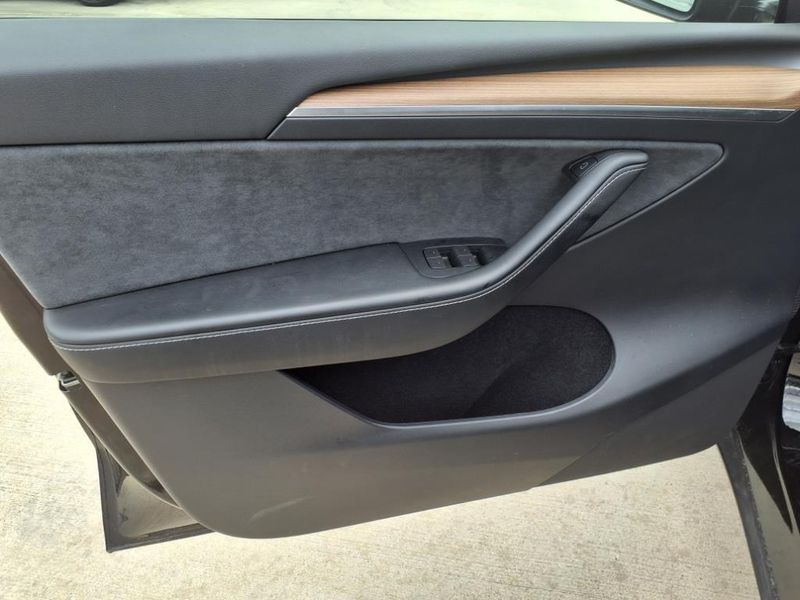 2023 Tesla Model Y Long RangeImage 19
