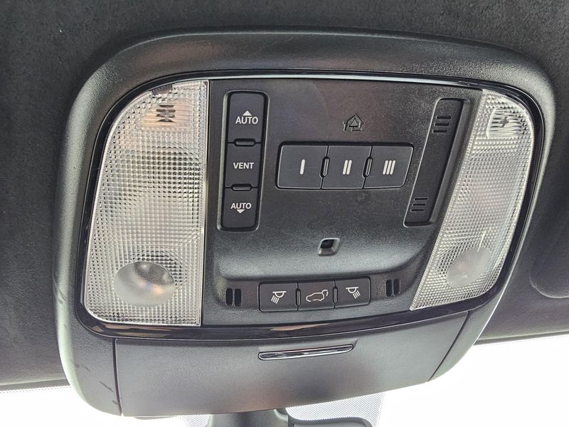 Used 2025 Dodge Durango SRT Hellcat Silver BulletImage 33