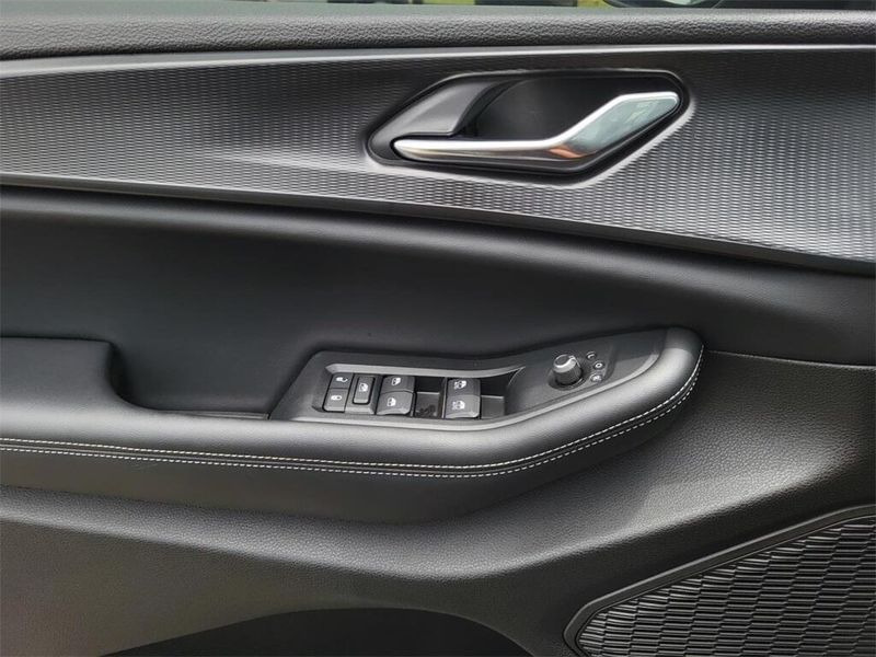 2025 Jeep Grand Cherokee LaredoImage 28