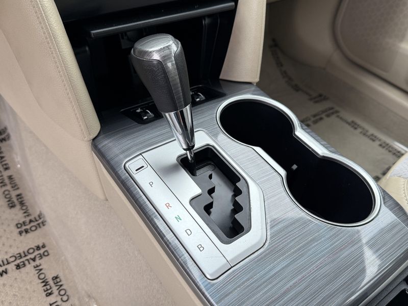 2013 Toyota Camry Hybrid XLEImage 27