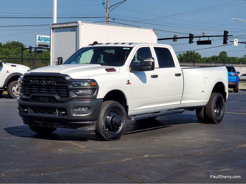 New 2025 RAM 3500 Tradesman Crew Cab 4x4 8