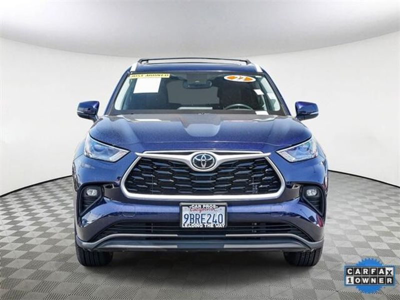 Used 2022 Toyota Highlander XLEImage 3