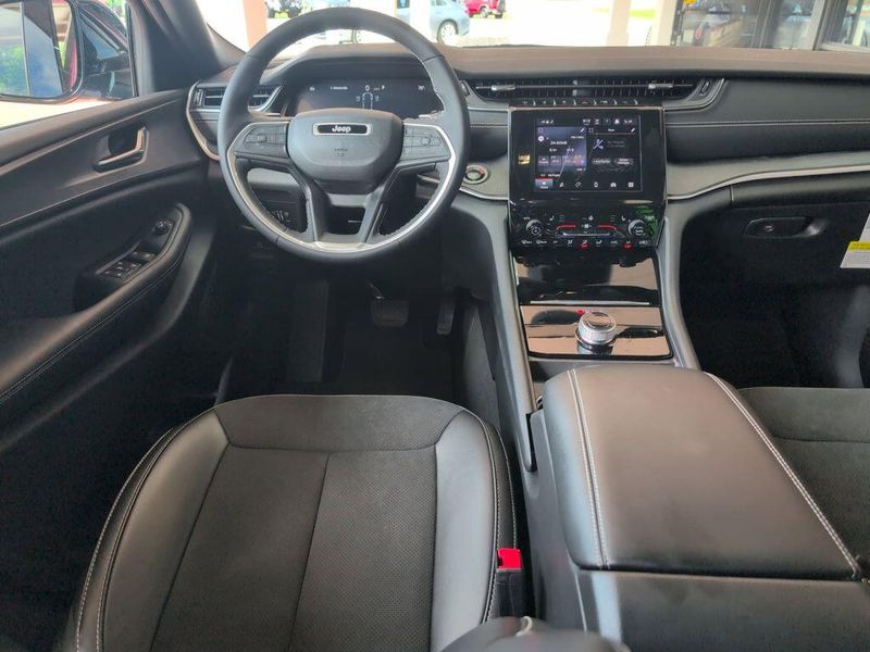 2024 Jeep Grand Cherokee L Altitude X 4x4Image 31