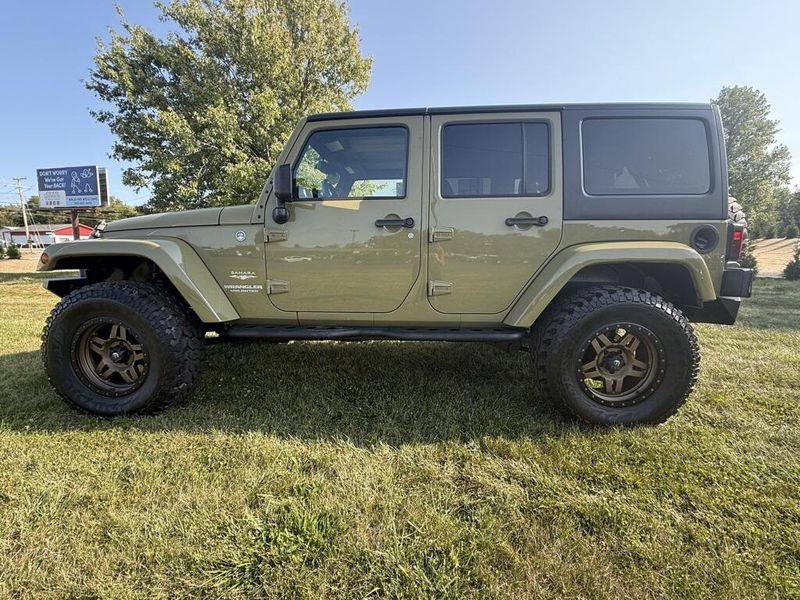 2013 Jeep Wrangler Unlimited Sahara photo 6