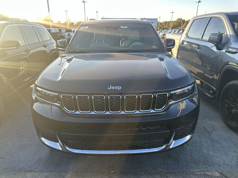 2025 Jeep Grand Cherokee L Limited 4x4Image 2