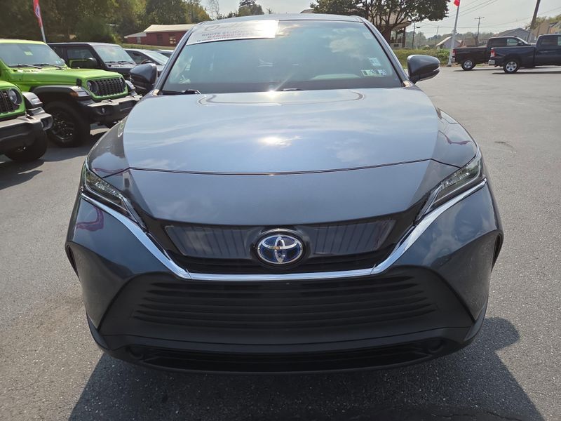2022 Toyota Venza LE photo 8