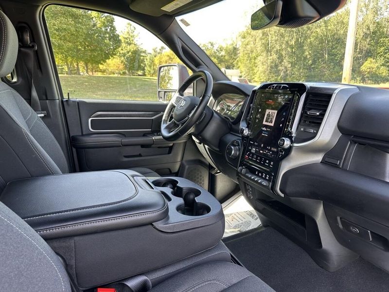 2024 Ram 2500 Big Horn photo 25