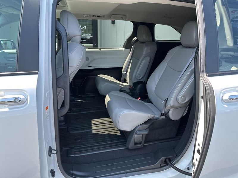 2025 Toyota Sienna XLEImage 23