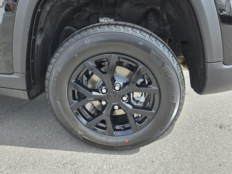 New 2026 Jeep Grand Cherokee Laredo Altitude 4x2