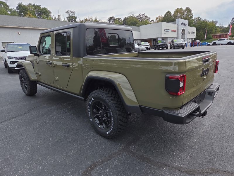 2025 Jeep Gladiator Willys photo 4