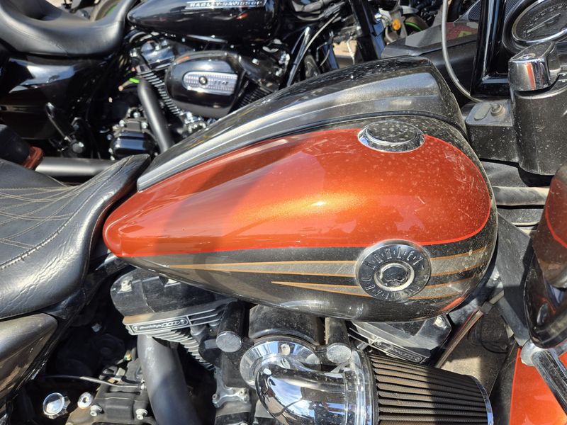 USED 2013 HARLEY ROAD GLIDE CVO  CUSTOM Image 5
