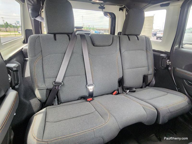 New 2025 Jeep Wrangler 4-door SaharaImage 43