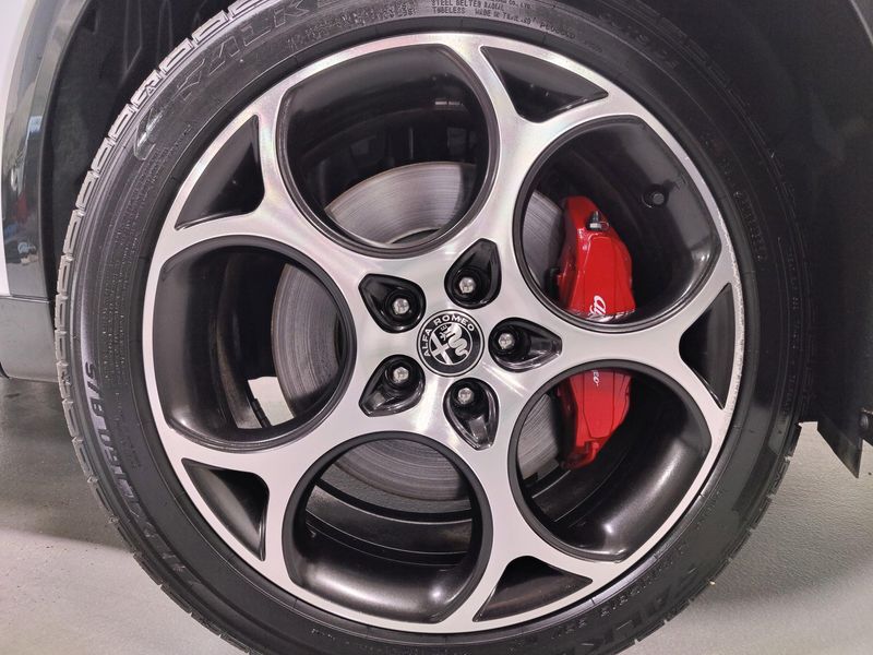 Used 2024 Alfa Romeo Tonale Veloce Premium eAWD w/SunroofImage 16