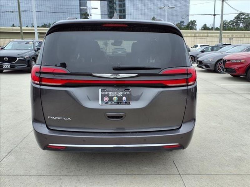 2022 Chrysler Pacifica Touring LImage 12