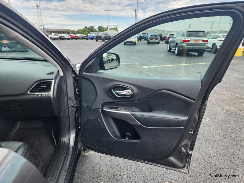 Used 2022 Jeep Cherokee Latitude Lux