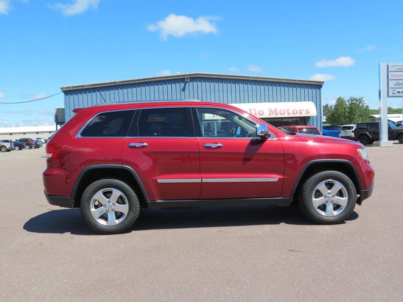Used 2012 Jeep Grand Cherokee Overland 4x4 4dr SUVImage 1