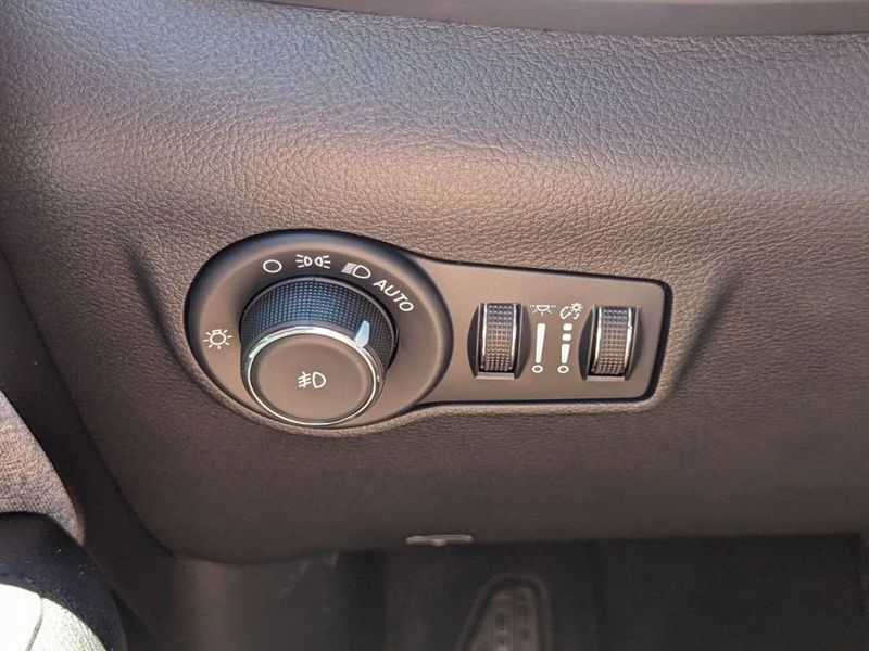 2023 Jeep Compass Latitude 4x4Image 25
