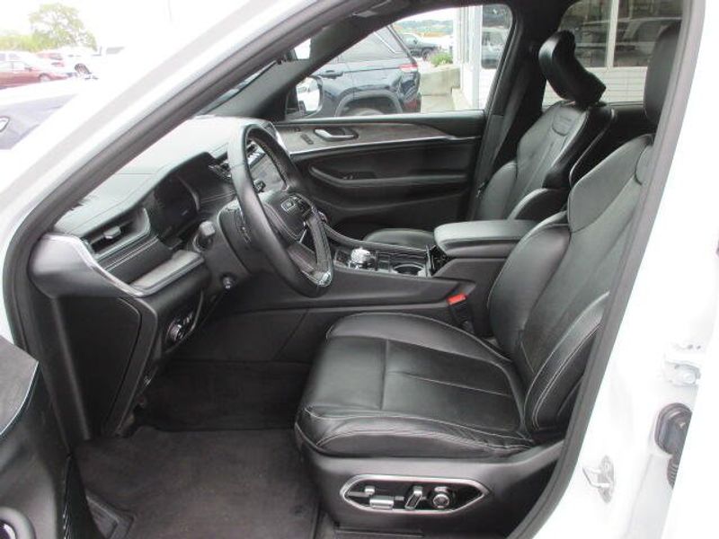 Used 2022 Jeep Grand Cherokee L OverlandImage 17