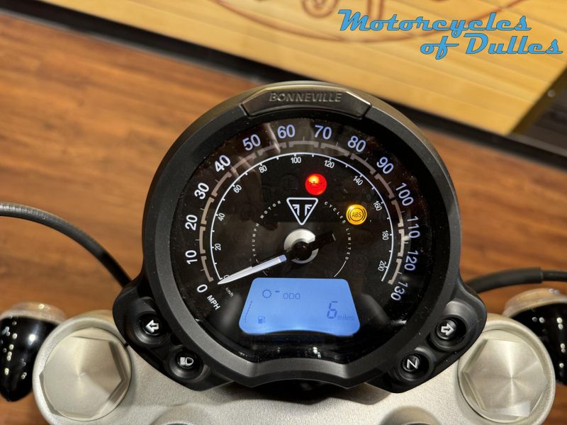 2025 Triumph Speedmaster Image 11